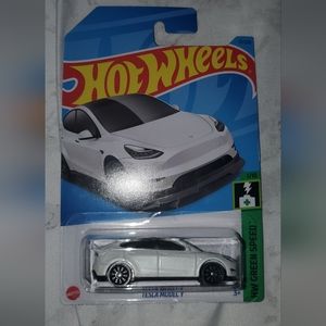 Tesla model Y hotwheels